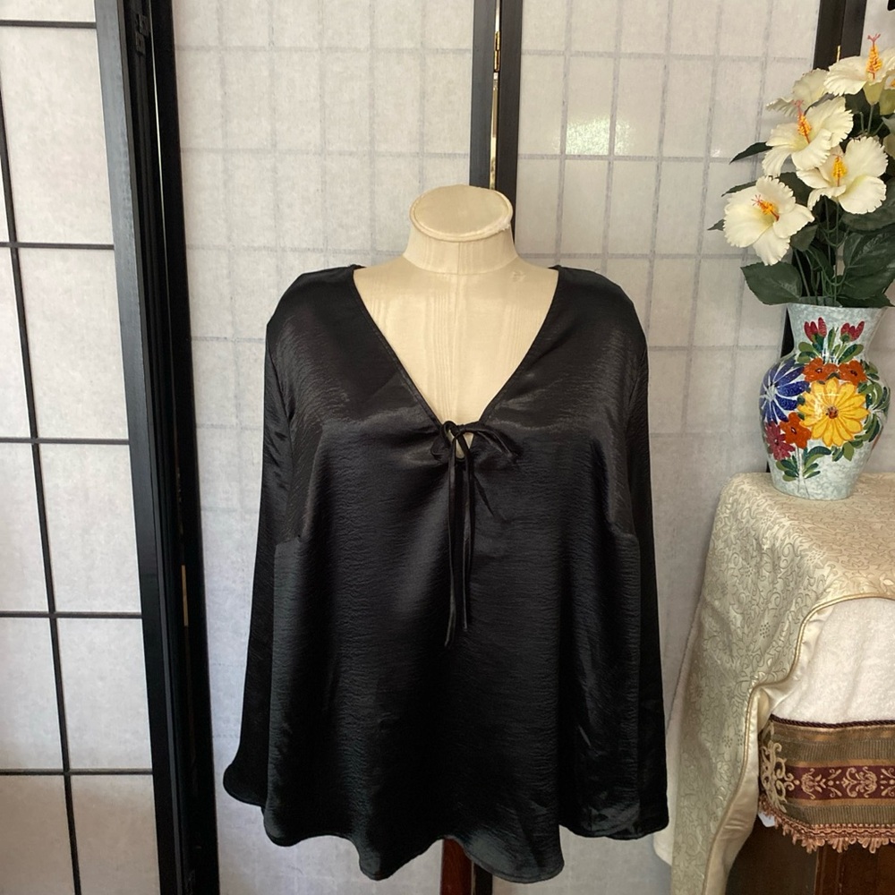 Ava & Viv NWT Women +2X Tie Neck Glossy Satin Tunic Top